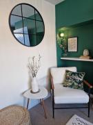 37 Sleeps 6 stylish and comfortable home