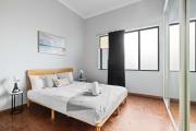 Relaxing Double Room in Belmore - Convenient Stay Near Shops - Shared Bathroom