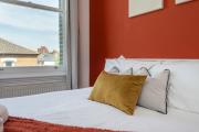 3 bed, 2 bath with terrace & local entertainment 3 bed, 2 bath with terrace & local entertainment