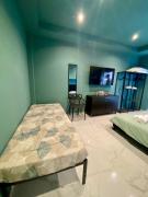 Vale House Apartment near Rho Fair