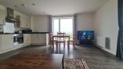 Barking 2 Bed Apt with Parking & Good Travel Links