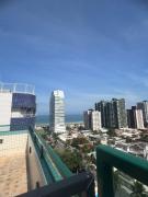 Aconchego no Canto do Forte - Ar Condicionados - Tvs Grandes - Wi-fi e Estacionamento Incluso!