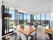 Mountain Views and Infinity Pool Overlooking City!