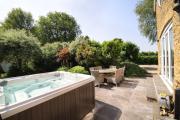 Beautiful Cottage Hot Tub & Tranquil Garden Beautiful Cottage Hot Tub & Tranquil Garden