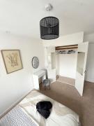 Lovely 2 Bed End Terrace - Private Parking - Garden