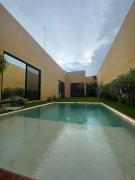 casa de una planta con alberca