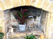 Ground Floor 2 Bedroom Apt, Onsite Parking, Edge of Glastonbury and Street