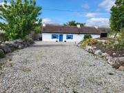 Beautiful Donegal Thatched Adderwal Cottage with Hot Tub