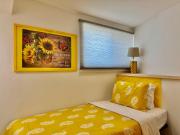 Private Room on the 1st floor with a Shared Bathroom 10 minutes from SeaTac Airport