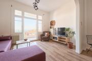 Central Apartment-Large Balcony With View