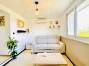 À 1 voie piétonne de la plage, du centre et du port pour 1 à 4 personnes