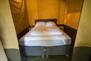 Prachtige 4 persoons glampingtent op rustige kleine camping