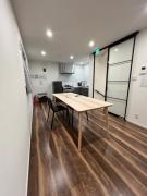 新築"Kaara"駅から2分 USJ空庭難波梅田まで10分!!まるごと一軒家貸し切り!!大人数宿泊可能!駐車場有