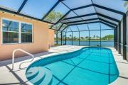 6 Mi to Fort Myers Beach Lakefront Home with Pool