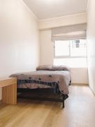 Acogedora habitación privada frente al metro