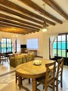 Un hogar al pie de la montaña