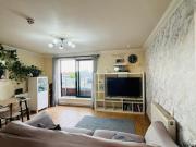 Charming 2 Bedroom Flat with Urban Views Charming 2 Bedroom Flat with Urban Views