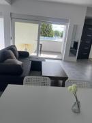 Moderne Residenz mit mehreren Balkonen