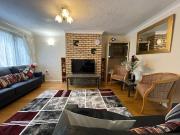 Cosy 3 Bedroom House in Luton
