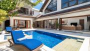 Kashantre Villa, 4 Bedroom, Sleeps 12, near Legian Beach
