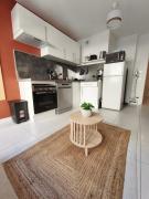 Studio calme et paisible, climatisé avec terrasse au dernier étage, 100m du tramway et 20 min de la promenade des anglais