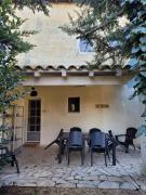 Appartement lumineux à Arles avec piscine partagée