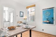 Lovely 4 Bedroom London Home with Free Parking, Garden, WiFi By Roost Accommodation Lovely 4 Bedroom London Home with Free Parking, Garden, WiFi By Roost Accommodation