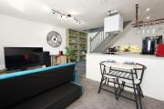 Stylish Coach House - Cardiff