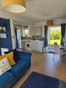 The Heart - Cosy 3 bedroom house with double driveway and Garden in Manchester