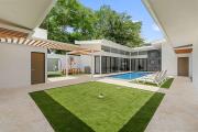 Walk to the Beach Stay in Style