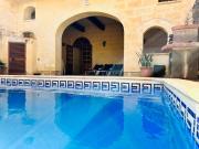 4 Bedroom Holiday Home with Private Pool