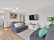 Tranquil 2-Bed Townhouse Close to Redcliffe Beach