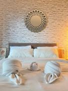 Luxury Condo Skywalk BTS Thonglor Pool Gym and Netflix