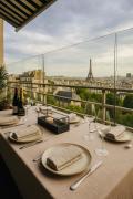Luxury Flat With Terrace & Eiffel Tower View with Air Conditioning