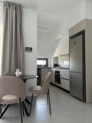 ΘΕΑ 5 Comfortable 1BR and 2BR Apartments