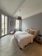 Foch 1 - Luminous apartment in city center w balcony Foch 1 - Luminous apartment in city center w balcony