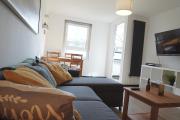 Abbey Road 4 Bed Home - Garden, Parking, Sleeps 11