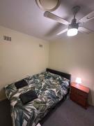 Peaceful Queen Room in Cozy Garden House - KV4