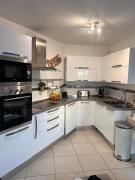 Appartement rénové , Climatisé, Terrasse, Parking en sous sol