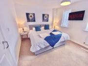 Bright 4-Bedrooms retreat in Walsall -Modern 3 Bathrooms-Sleeps 9