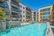Fancy 1BD - DT PHX - Parkin, Gym, Pool - Sleeps 6