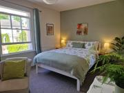 Central apartment with lovely views & home office Central apartment with lovely views & home office