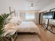 Fully Renovated Beachfront Surf House Oceanside