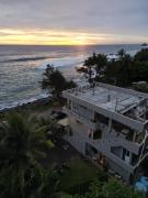 The Stables Oceanfront Hotel Midigama