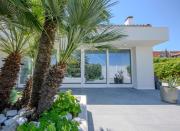 Villa Rosa del mare - Elegante villa fronte mare con Jacuzzi e giardino privato