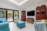 Middle Chine - Beautiful Garden and Spacious Living Space