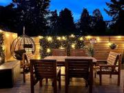 The Coach House - Beautiful and Spacious Outside Decking