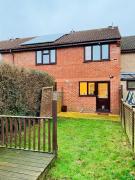 Spacious 3 Bedroom House with Parking in Taunton