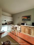 Porto Cervo località Cala del Faro. Affitto bilocale con portico e giardino.