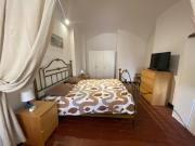 Casa nel borgo, posto auto, un passo dal mare